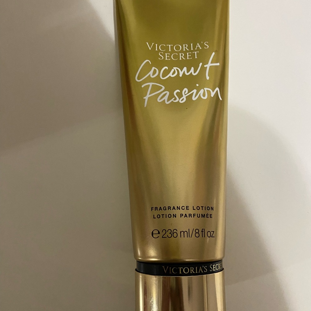 Victoria's Secret Gold Coconut Passion Lotion